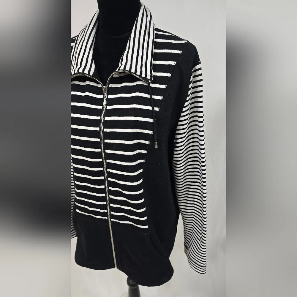 Chico’s Zenergy jacket women 3/XL  striped black/white athleisure outdoor - Picture 3 of 7